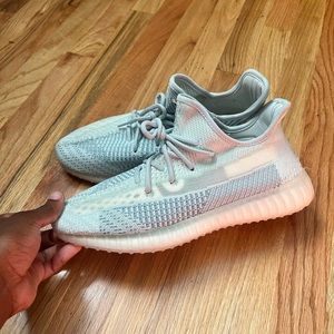 Worn once light tint blue Yeezy‘s